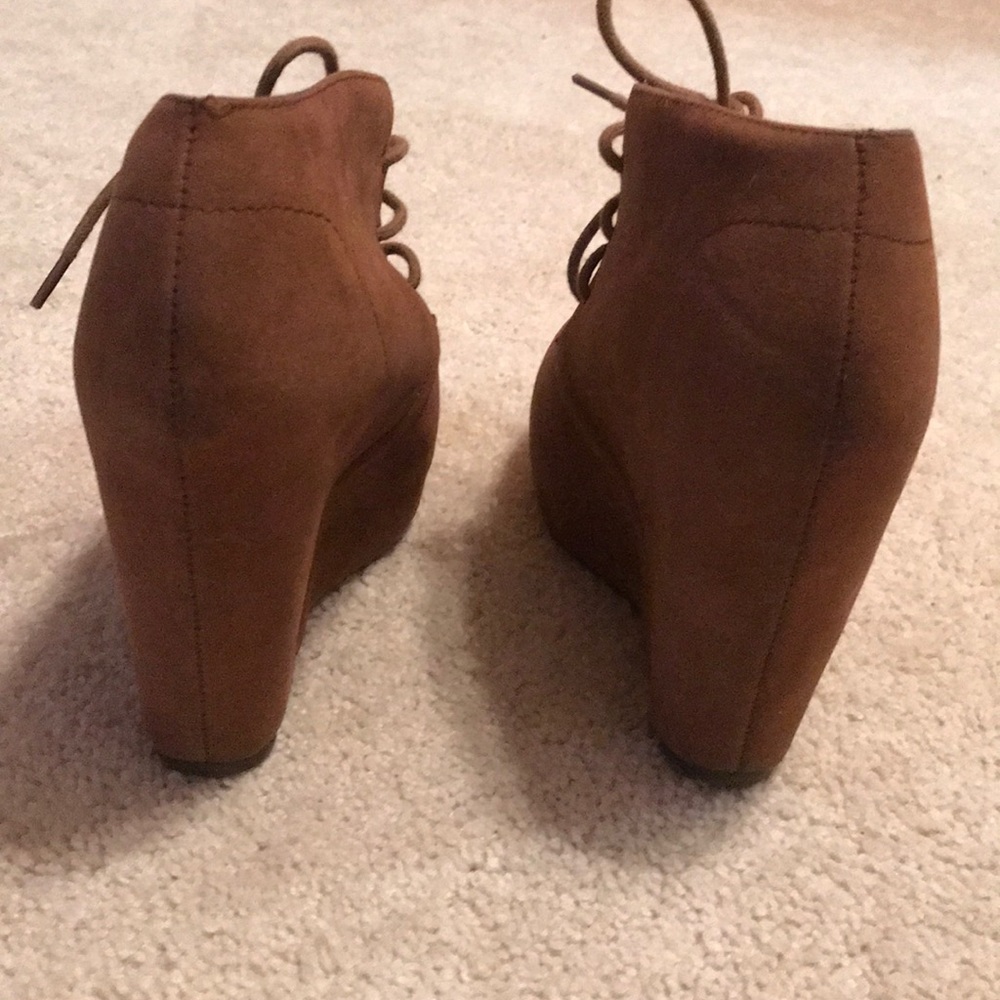 Chestnut Suede Shi Platform Booties Size 8 - image 5